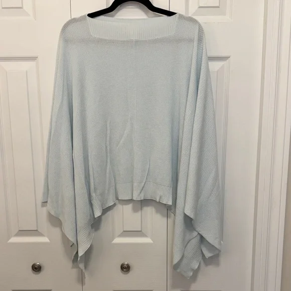 Lululemon Light Blue Women's Knit Poncho Sweater in excellent condition - Picture 3 of 4